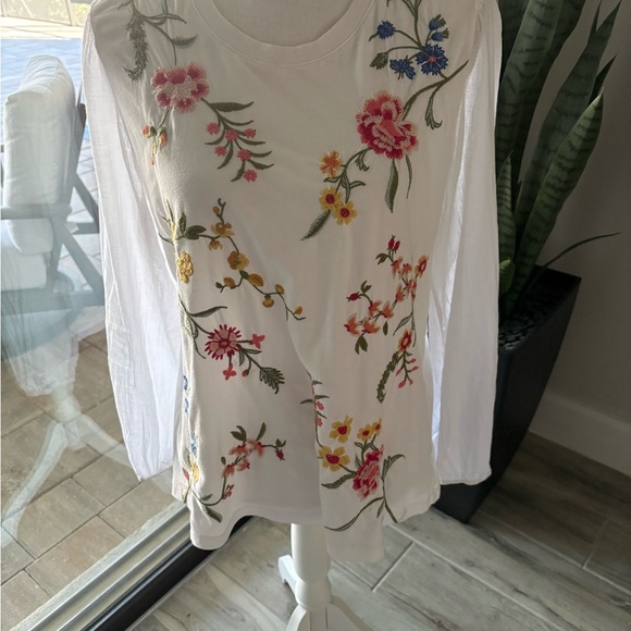 Johnny Was white embroidered top - Picture 2 of 8